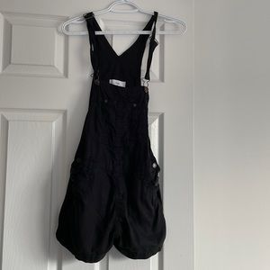 Aritzia TNA black overalls!